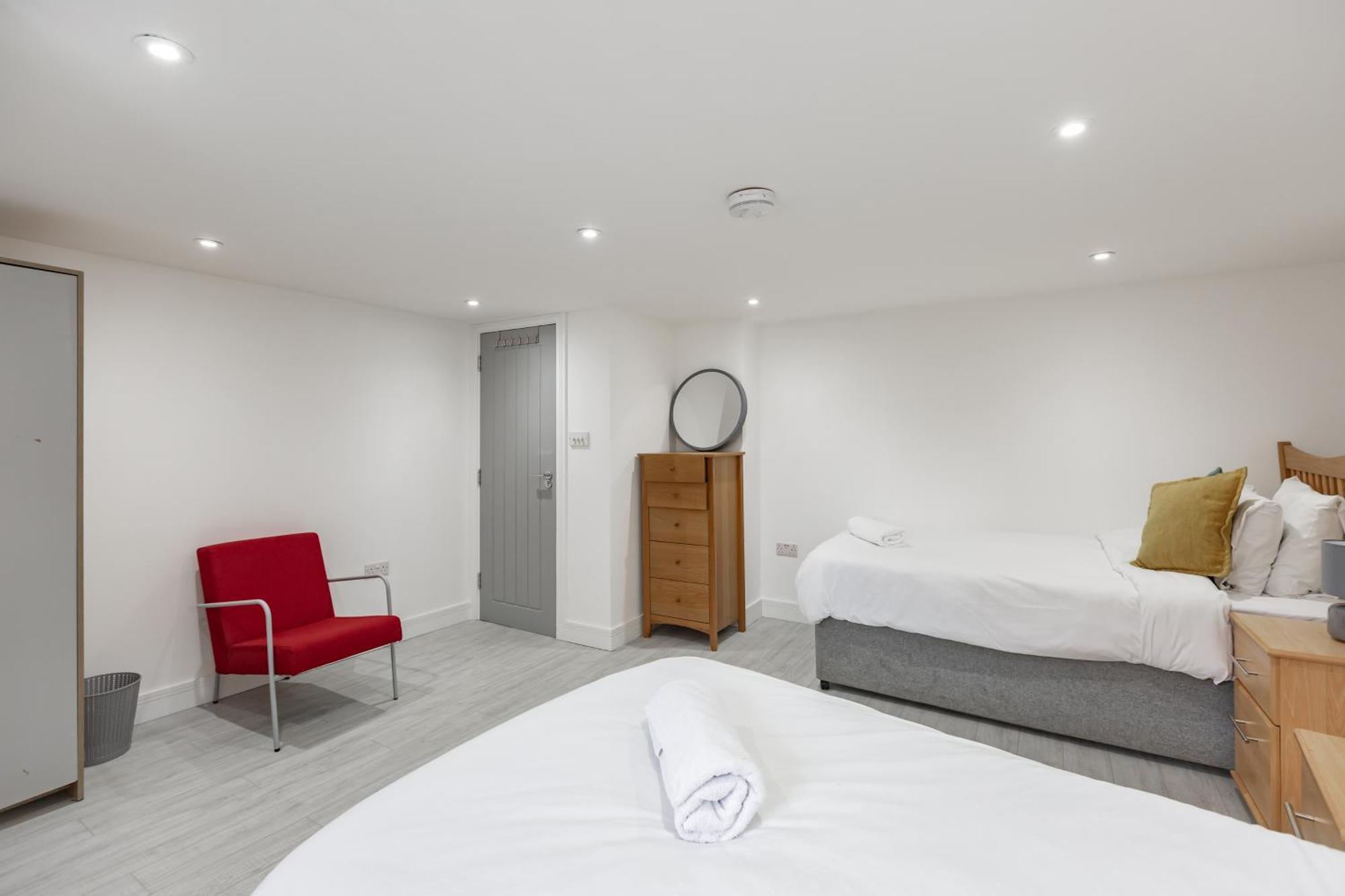Pembroke Heights Aparthotel ชาแธม ภายนอก รูปภาพ